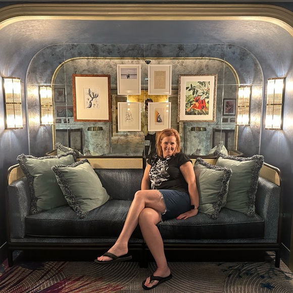 Meet your Posher, Rebecca - Picture 1 of 3